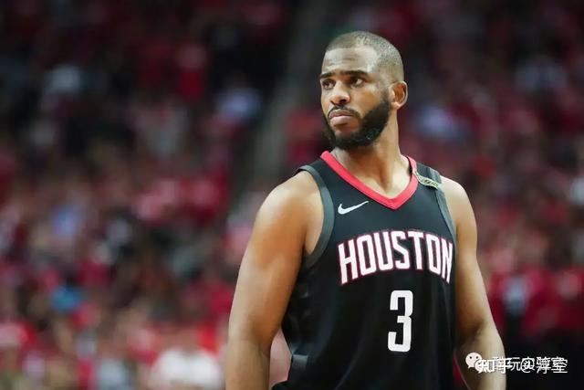 32岁内马尔沙特躺平 36岁莱万西甲拼命15场进17球